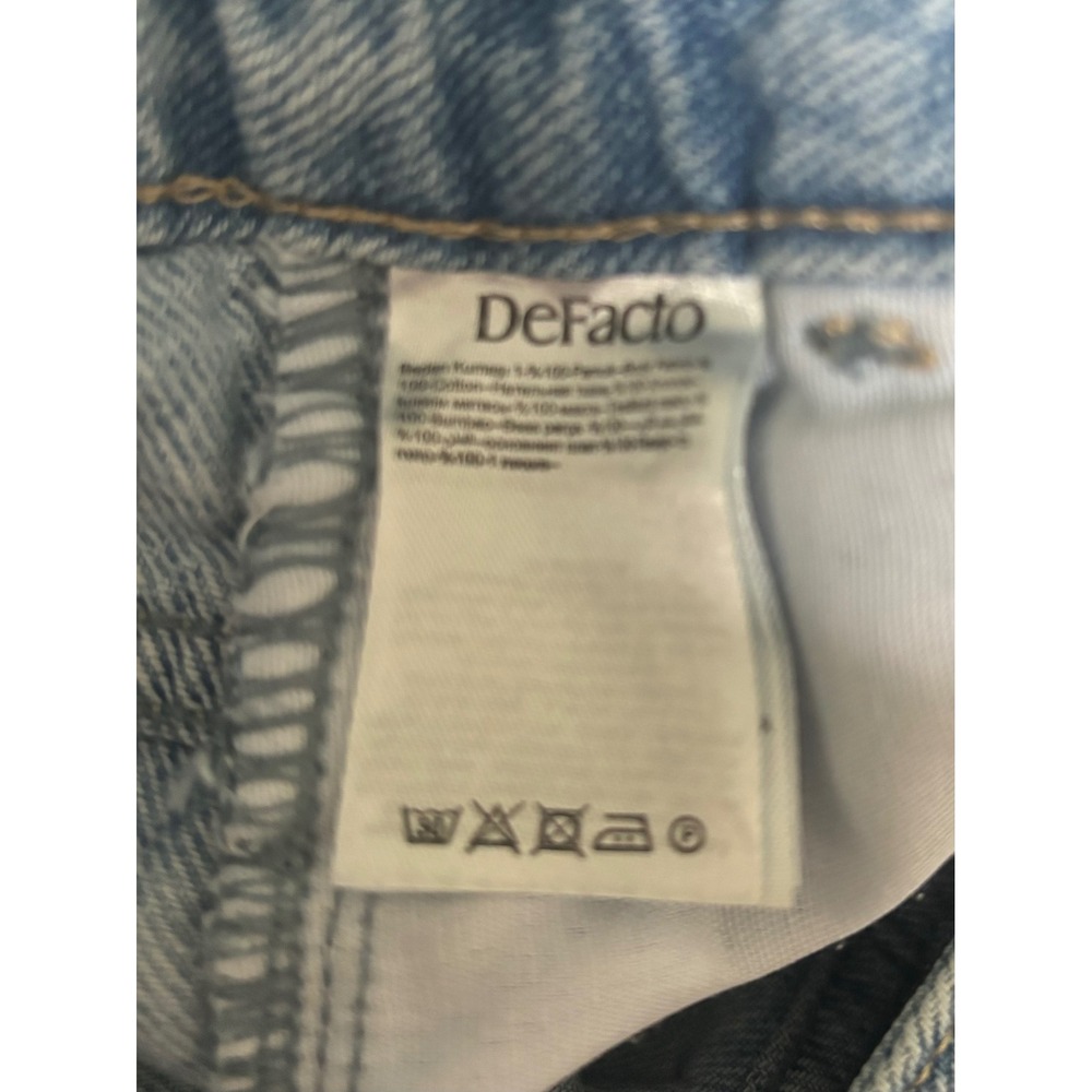 DF Jeans by Defacto High Waisted,‎ Light  Wash Jean Shorts Size 34 - Picture 4 of 7